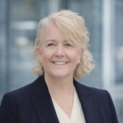 Professor Tami Salter